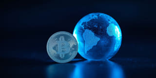 Mercados financieros globales que incluyen criptomonedas entre sus activos